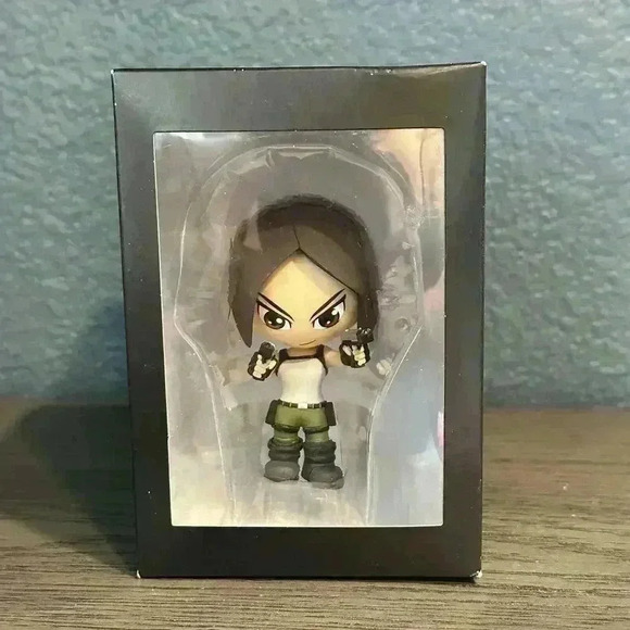 Loot Crate Gaming - LARA CROFT - Tomb Raider - 20 Years of an Icon - Figure BNIB - Picture 1 of 5